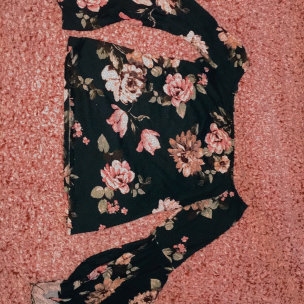 Floral shoulder shirt with flair sleeves